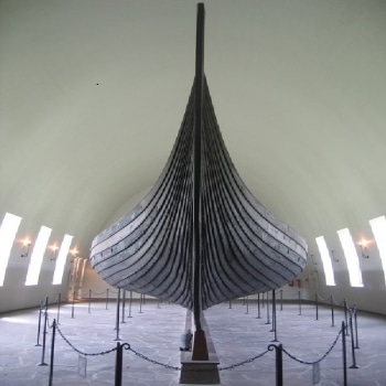A head-on photo of the Gokstad ship on display at the Viking Ship Museum in Oslo, Norway.