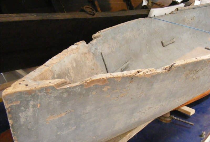 Photo of the bow of the River Plate dugout canoe.
