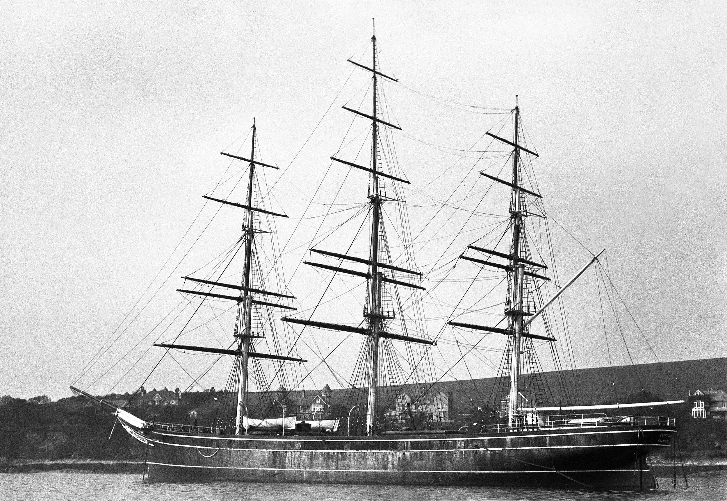 A black and white photo of the Cutty Sark.