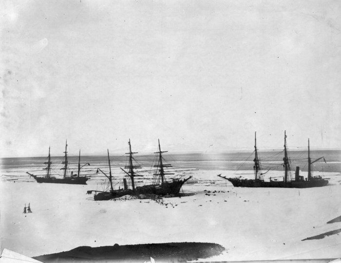 A black and white photo of Morning, Terra Nova and Discovery before leaving the Antarctic.