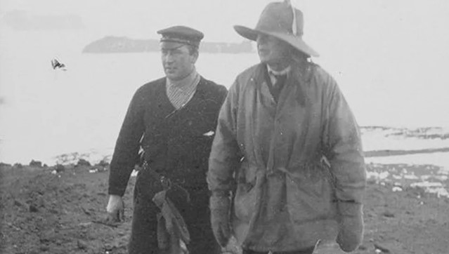 A black and white photo of Captain Colbeck and Captain Scott during the relief mission.