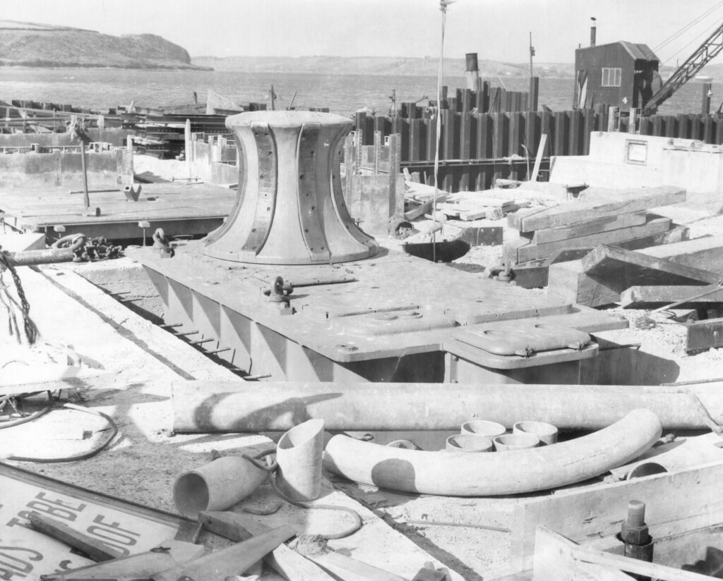 A black and white photograph of an electric capstan.