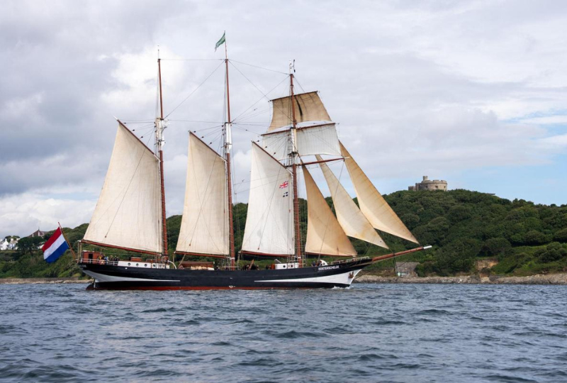A photograph of the ship Oosterschelde arriving in Falmouth, with Pendennis Castle in the background.
