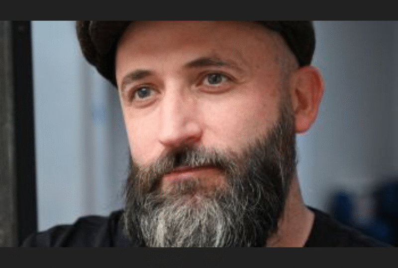 A photograph portrait of Matthew Thomason